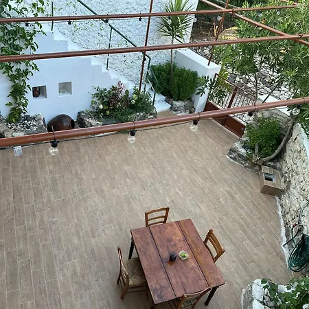 Εξοχικό σπίτι Loucy's Art Mandria (Limassol)
