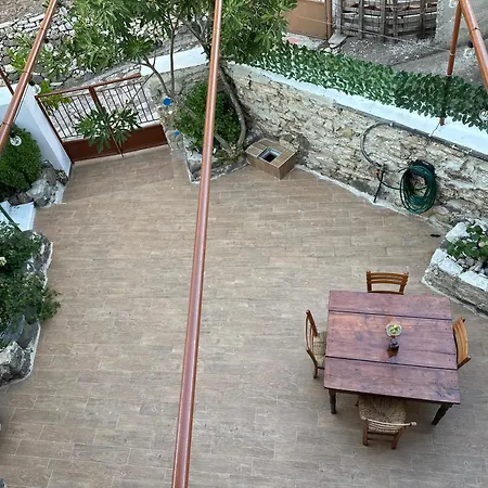 Εξοχικό σπίτι Loucy's Art
