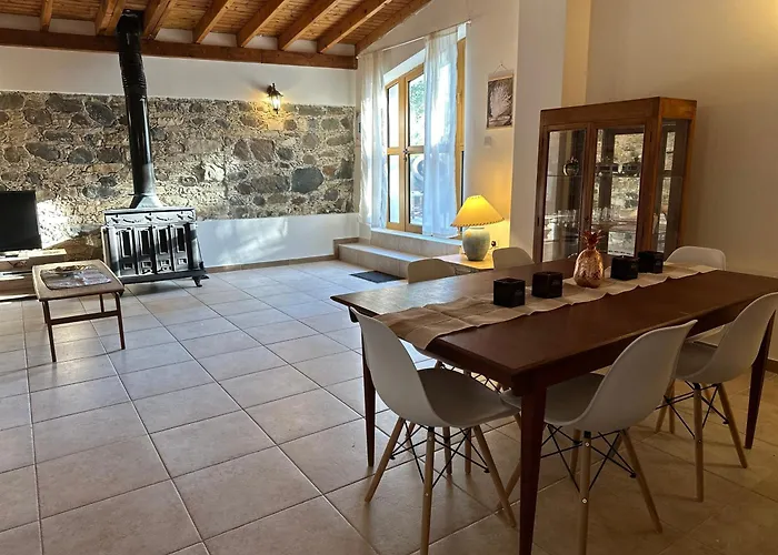 Εξοχικό σπίτι Loucy's Art Mandria (Limassol)