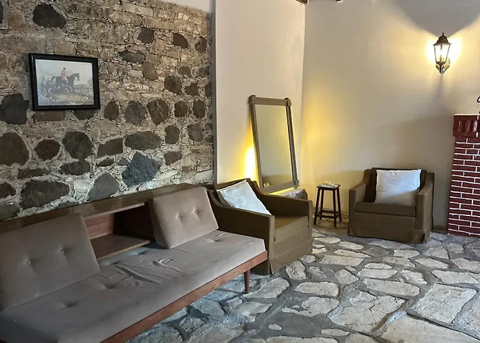 Loucy's Art Mandria (Limassol)