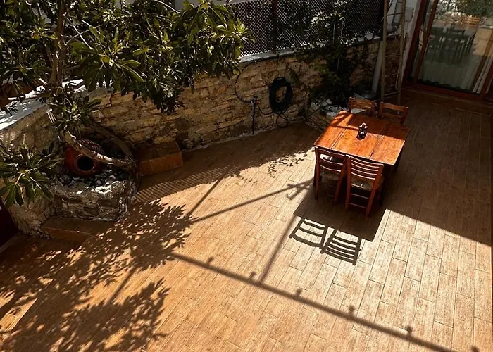 Loucy's Art Mandria (Limassol)