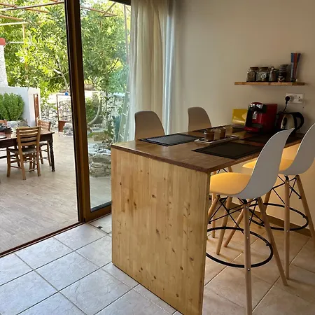 Loucy's Art Country house *