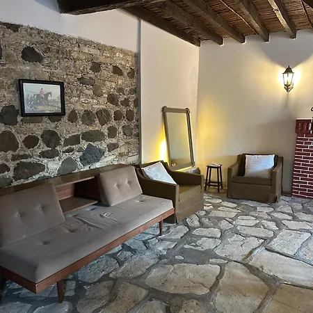 Loucy's Art Mandria (Limassol)