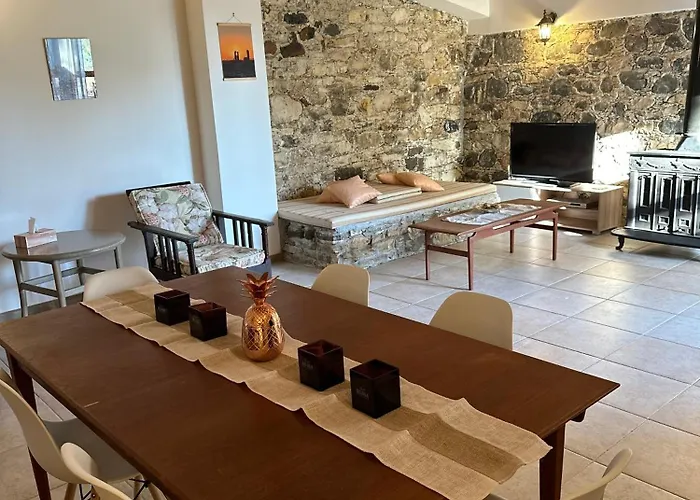 カントリーハウス Loucy's Art Mandria (Limassol)